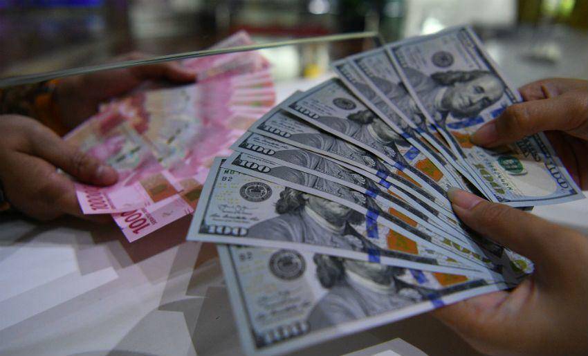 Ilustrasi nilai tukar rupiah terhadap dolar AS (ANTARA FOTO/ Sigid Kurniawan)