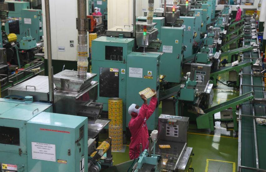 Ilustrasi aktivitas di pabrik (ANTARA FOTO/Zabur Karuru)