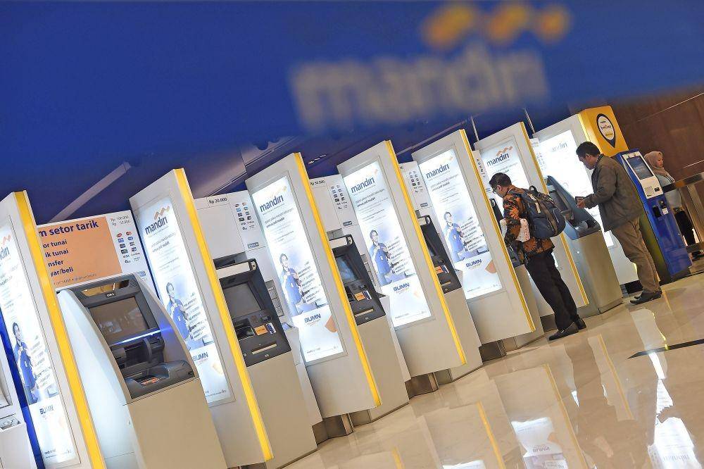 ATM Bank Mandiri. (ANTARA FOTO/M Risyal Hidayat)