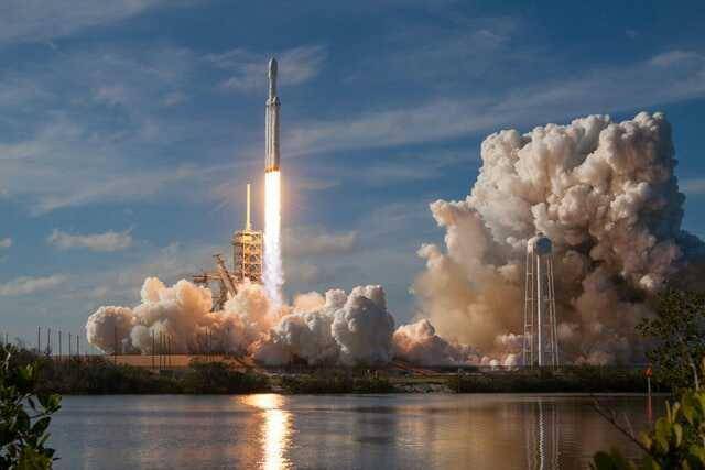 unsplash.com/Space X
