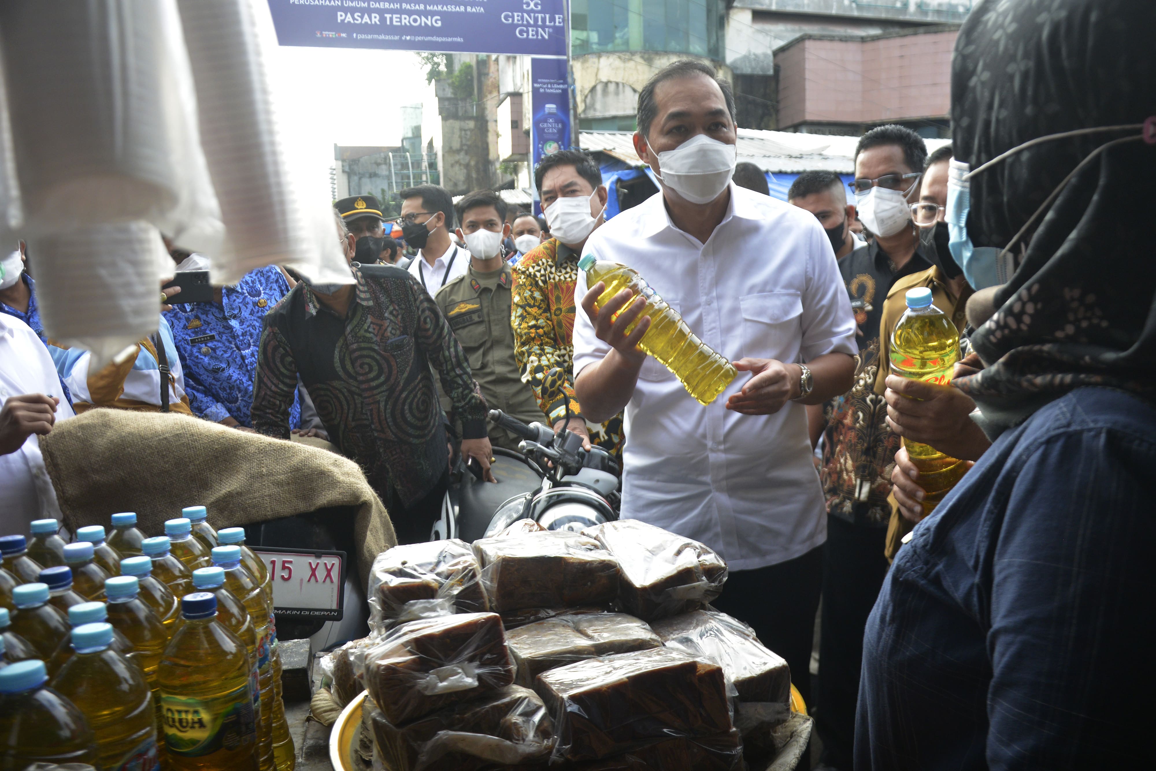 Turun ke Pasar, Mendag Bakal Tindak Tegas Penimbun Minyak Goreng