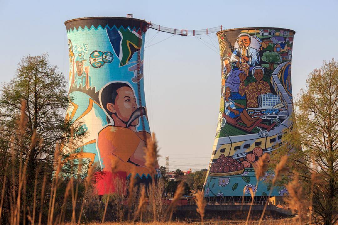 Orlando towers, Menara Orlando adalah landmark terkenal di Johannesburg.Shutterstock/Gil.K