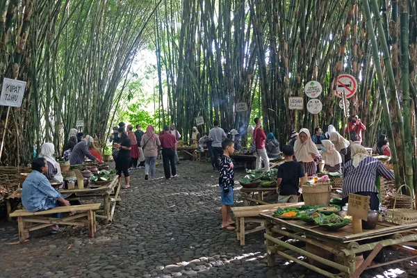 Keunikan Pasar Papringan, Destinasi Wisata Baru dari Kebun Bambu