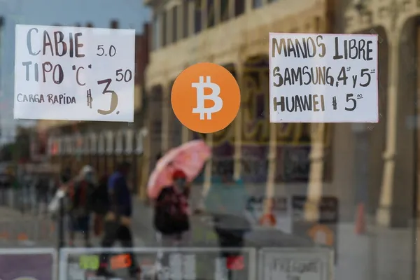 Sentimen Negatif, Bitcoin Mencapai Posisi Terendah dalam 18 Bulan