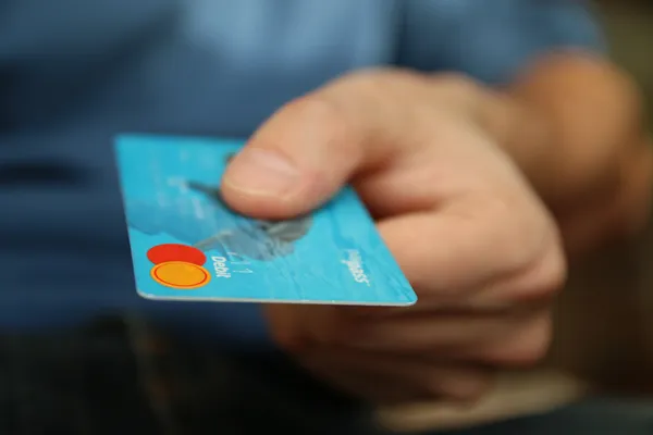 6 Perbedaan Kartu Kredit dan Kartu Debit yang Perlu Anda Tahu