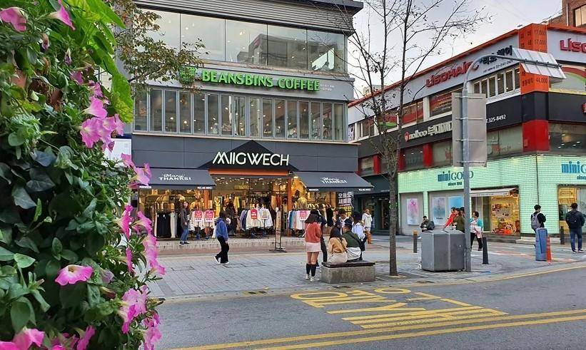 ilustrasi Ewha Woman's University Shopping Street (dok.koreatodo)