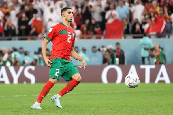 Achraf Hakimi saat menjadi penentu kemenangan Maroko atas Spanyol di babak 16 besar Piala Dunia 2022. (Twitter/@FIFAWorldCup)