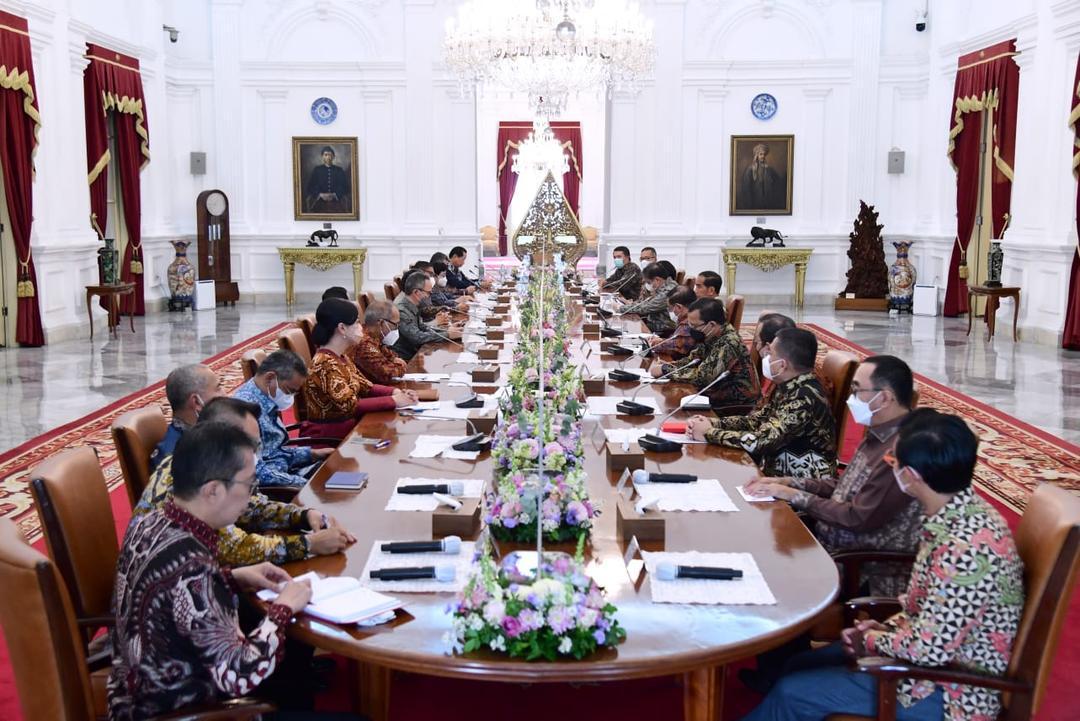 Panggil OJK, Jokowi Dorong Penyelesaian Asuransi Bermasalah