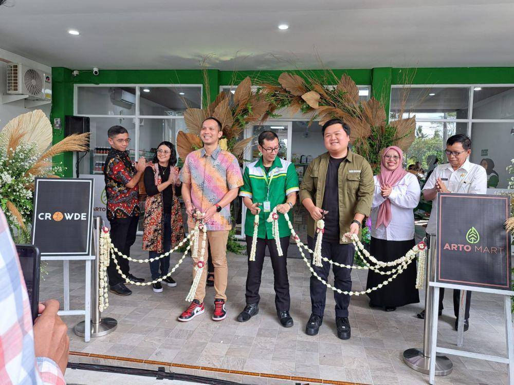 Peresmian Toko Tani modern pertama di Margodadi, Seyegan, Rabu (8/3/2023). (Istimewa/CROWDE).