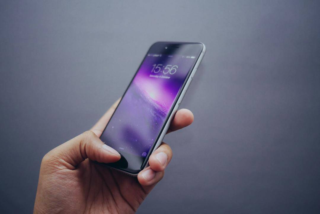 ilustrasi cek masa aktif kartu (unsplash.com/Oliur)