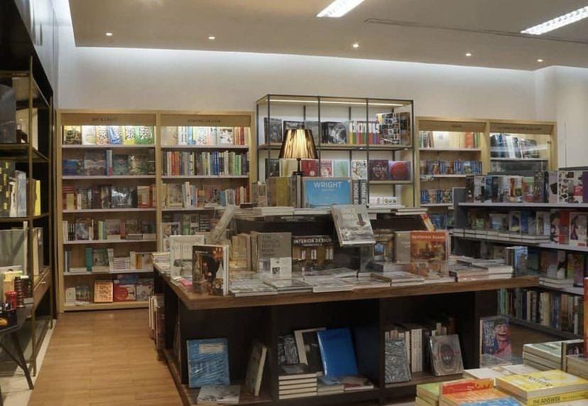 Display buku di Toko Buku Gunung Agung. (IG @gunungagung)