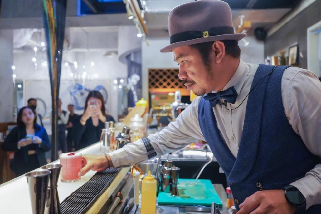 Nuansa Betawi di Bunk Take Over di  Pullman Jakarta Central Park