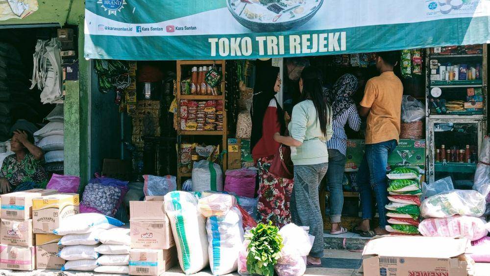 Suasana jual beli di los pasar beras pasar Sayur Magetan, Selasa (15/08/2023).