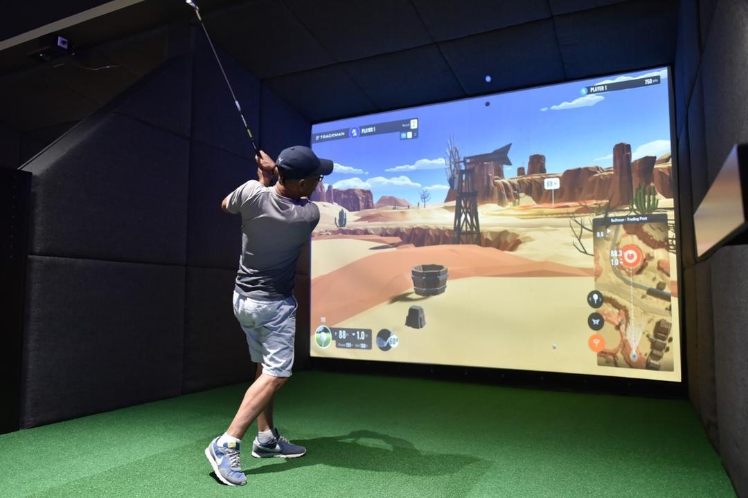 Mengayun Potensi Bisnis Simulator Golf
