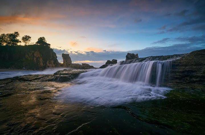 ilustrasi Pantai Klayar (instagram.com/ Joyohatiman)