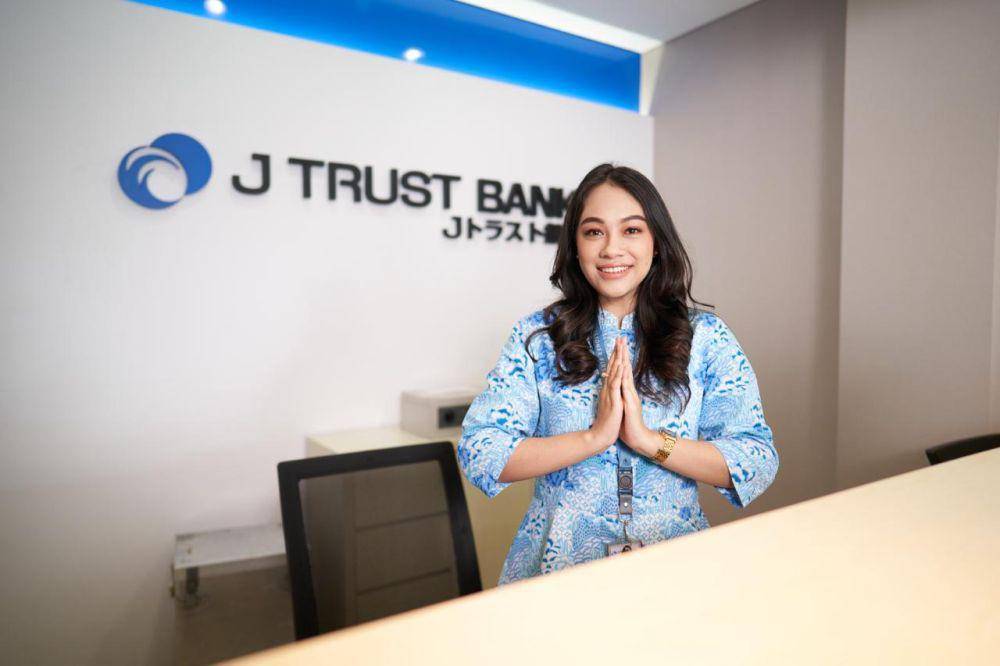 Ilustrasi layanan di kantor cabang J Trust Bank. (dok. Bank JTrust Indonesia)