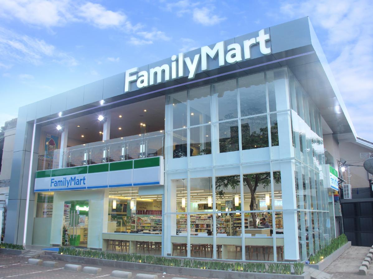 FamilyMart Indonesia: Cari Celah di Antara Dominasi 2 Raksasa