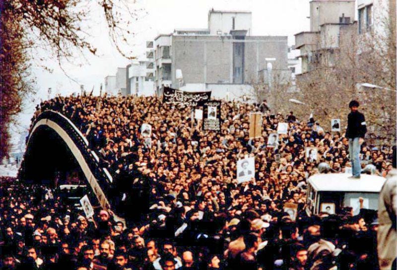 Demonstrasi besar-besaran di Teheran menjelang Revolusi Iran pada tahun 1979 (commons.m.wikimedia.org/Unknown author)