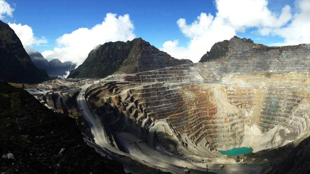 Tambang Emas Grasberg (dok. Orobel)