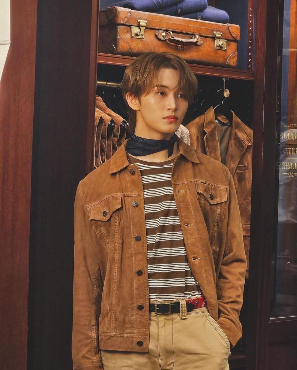 Potret Mark NCT di toko Polo Ralph Lauren - London (instagram.com/onyourm__ark)
