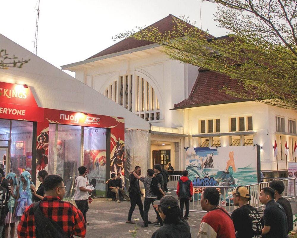10 Tempat Nongkrong Surabaya, Pos Bloc Punya Konsep Unik
