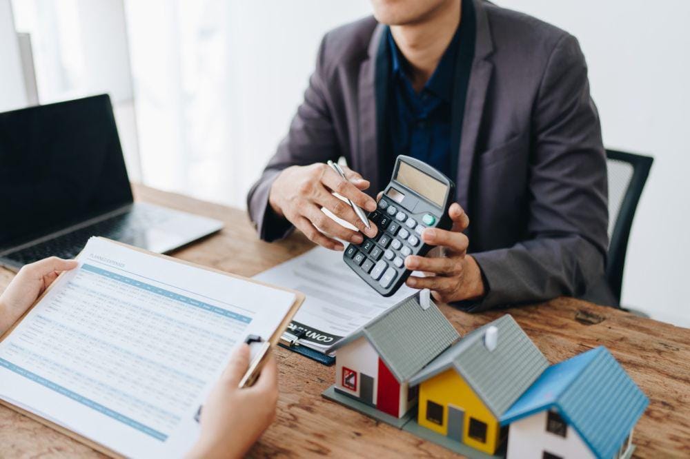 Ilustrasi pembayaran KPR rumah (123rf/jilapong)
