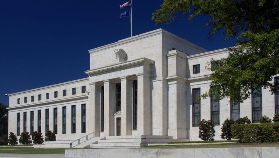 The Fed PHK 10% Karyawan, Imbas Kebijakan Trump?