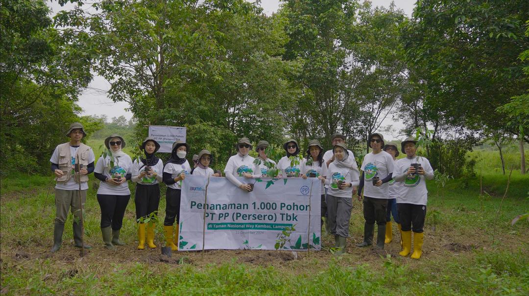 PTPP Tanam 1,000 Pohon Endemik di Taman Nasional Way Kambas