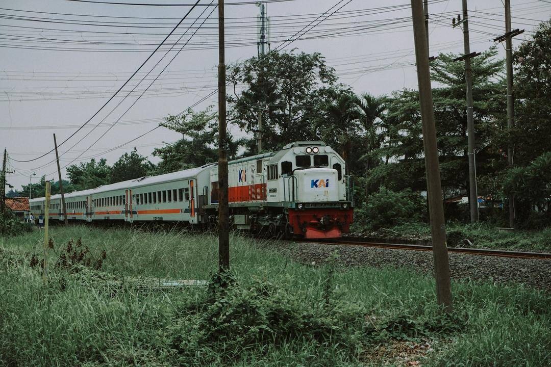 Kereta Api di Indonesia (unsplash.com/Muhammad Arief)