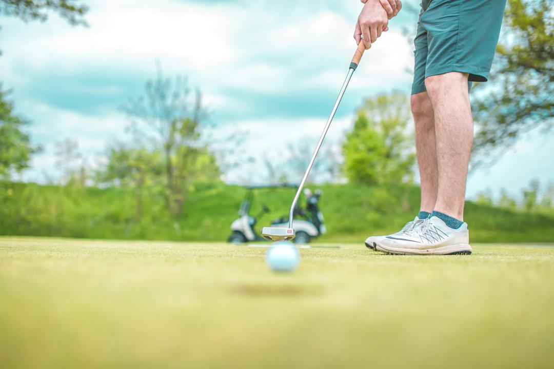 10 Rekomendasi Sepatu Golf Terbaik dan Harganya