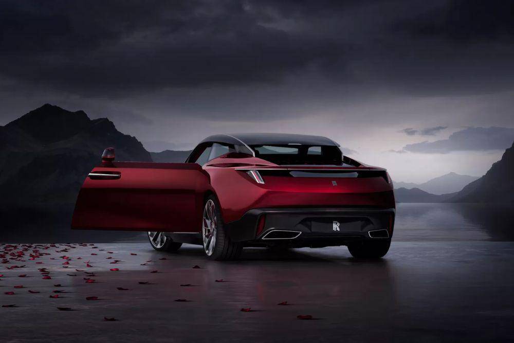 La Rose Noire Droptail (dok. rolls-roycemotorcars.com)