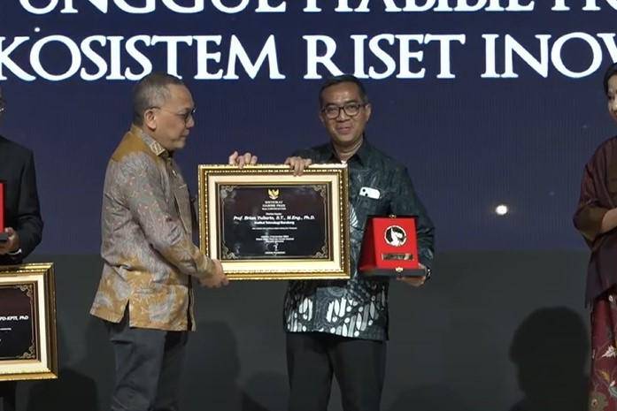 Brian Yuliarto, Mendiktisaintek baru dan guru besar ITB (itb.ac.id)