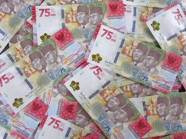 ilustrasi uang rupiah 75.000 (pexels.com/Robert Lens)