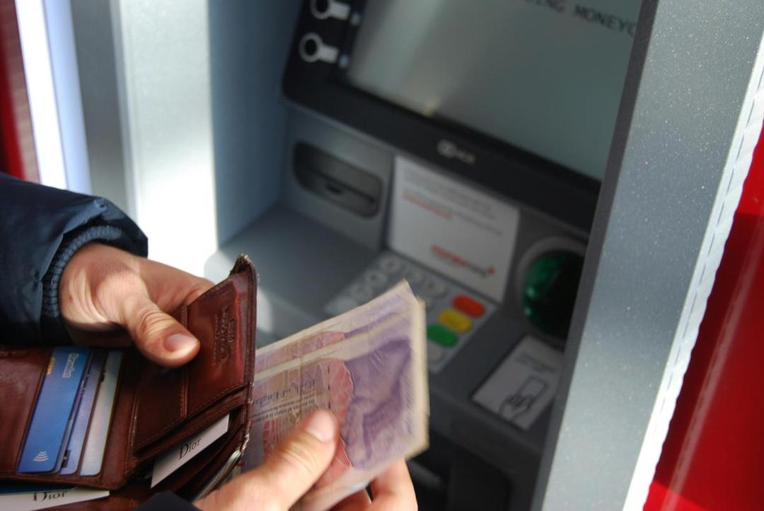 Cara Tarik Tunai Tanpa Kartu ATM BCA