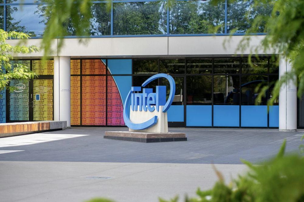 ilustrasi logo Intel (pexels.com/Clément Proust)