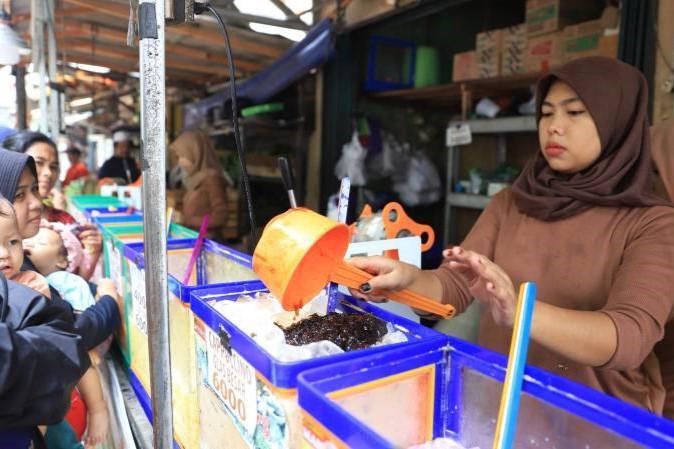 BPOM Temukan 96 Sampel Takjil Positif Formalin—Rhodamin B