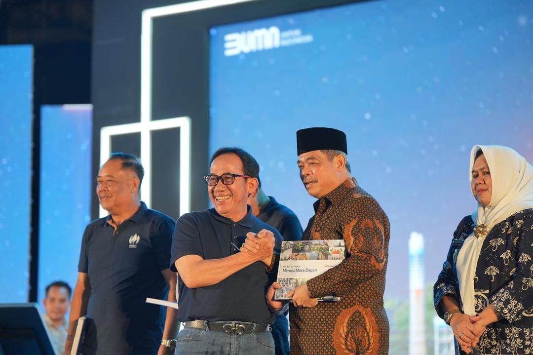 Direktur Utama PTBA Arsal Ismail bersama Wakil Gubernur Sumsel Cik Ujang.JPG