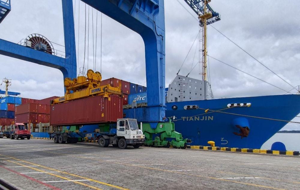 PT Kaltim Kariangau Terminal (KKT) resmi membuka jalur pelayaran baru lewat kapal direct call MV SITC TIANJIN. (Dok. PT KKT)