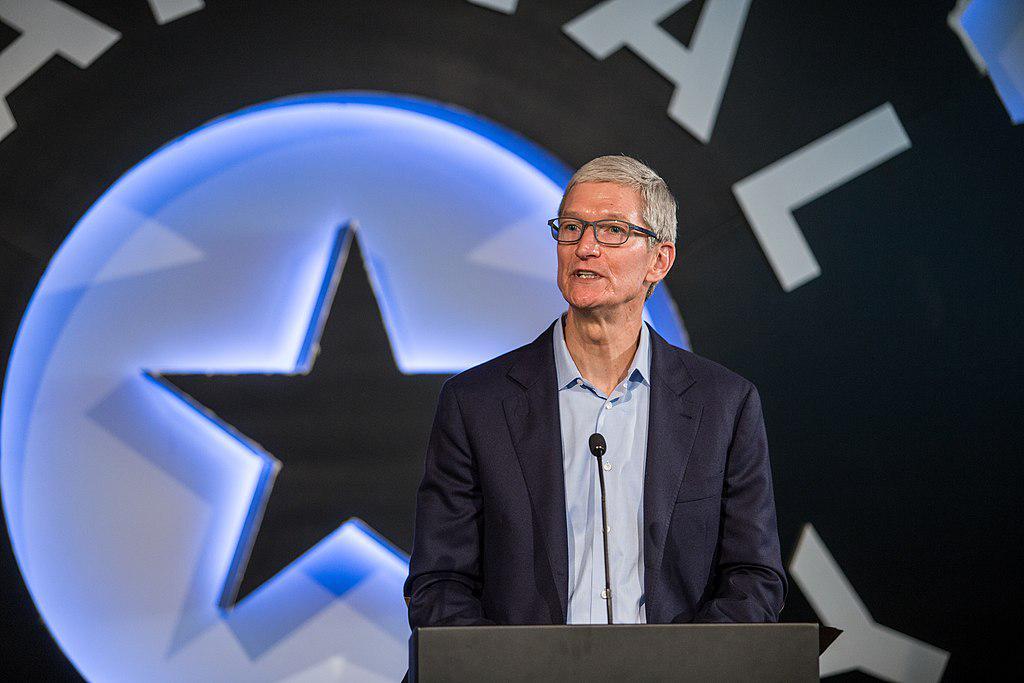 Profil Tim Cook, CEO Apple Berhasil Nego Tarif Impor Trump 