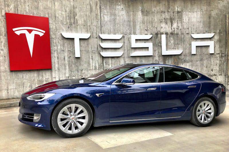 Ilustrasi Tesla (unsplash.com/Tesla Fans Schweiz)