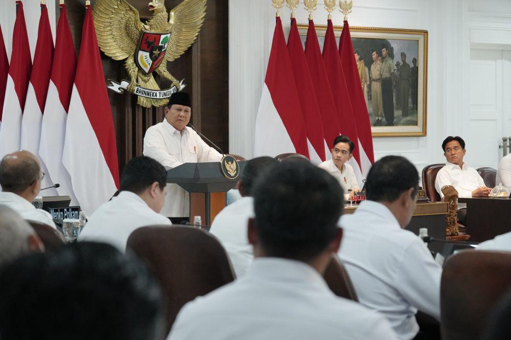 Dalam Sidang Kabinet Paripurna yang berlangsung di Istana Negara pada Senin (5/5), Presiden Republik Indonesia Prabowo Subianto menegaskan bahwa pemerintahan Kabinet Merah Putih telah menunjukkan hasil nyata dalam 6 bulan pertama masa kerja. (Dok. Tim Komunikasi Prabowo)