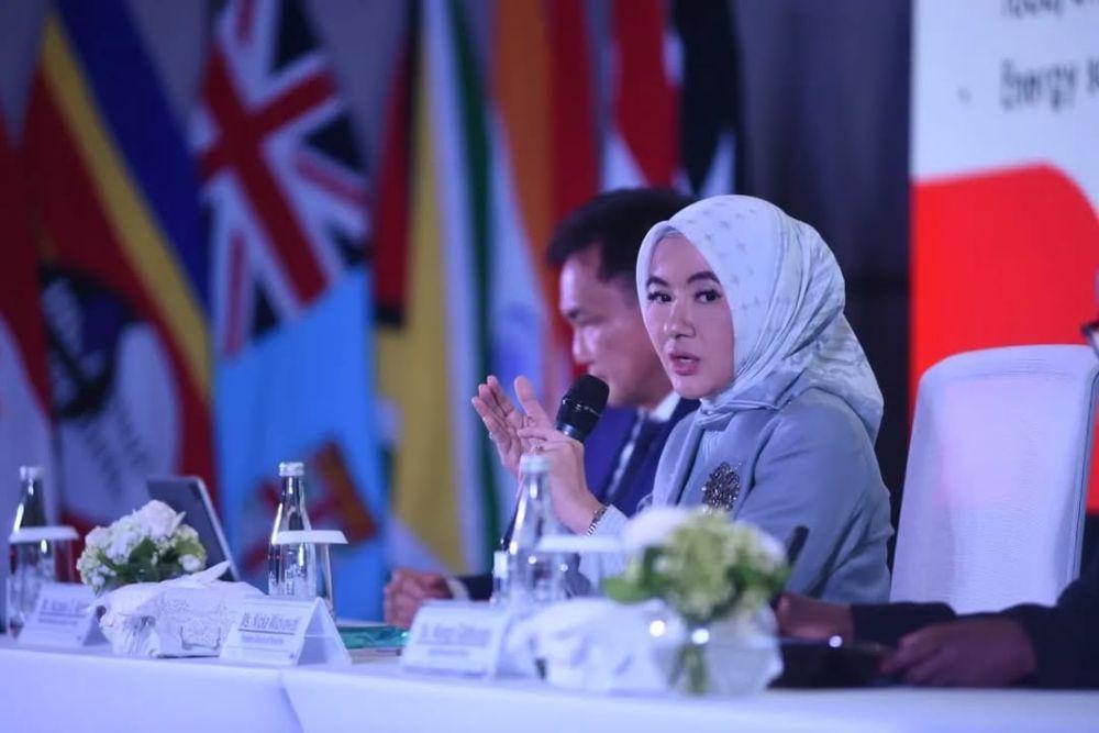 profil nicke widyawati
