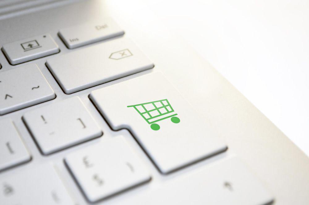 sumber : https://pixabay.com/id/photos/e-commerce-perdagangan-online-3692440/