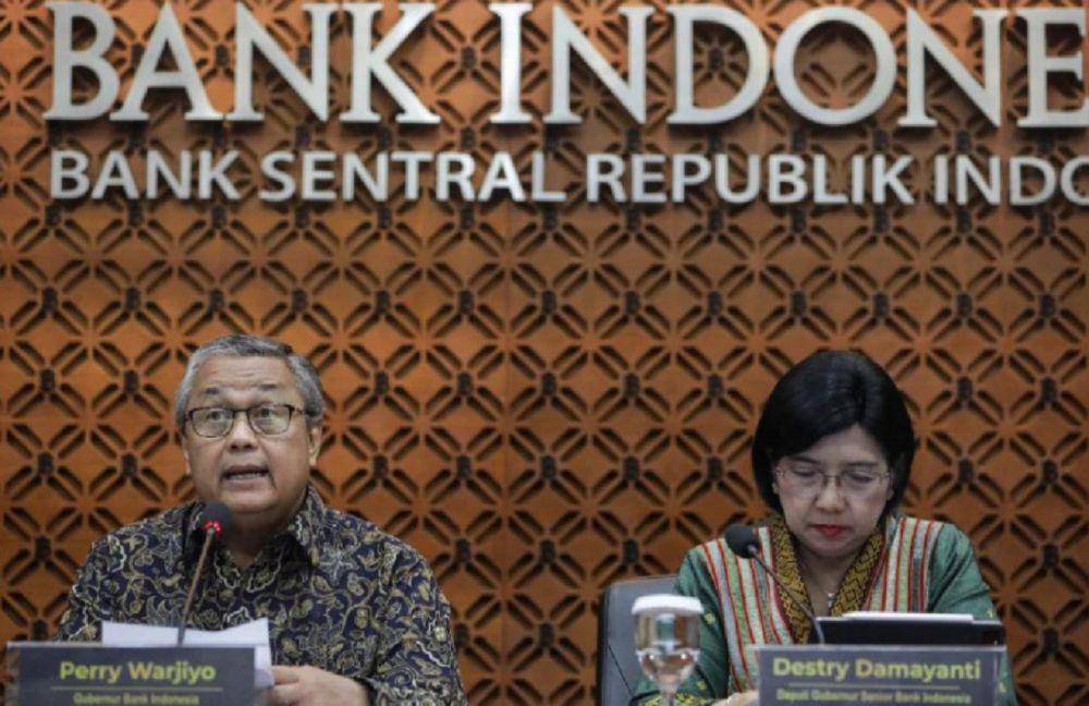 Ilustrasi Gubernur Bank Indonesia dalam konferensi pers (Bisnis-Arief Hermawan)
