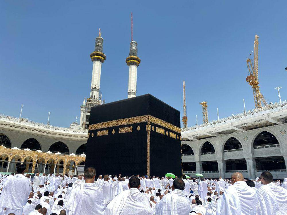 ilustrasi ibadah haji di sekitar kabah (pexels.com/Muhammad Khawar Nazir)