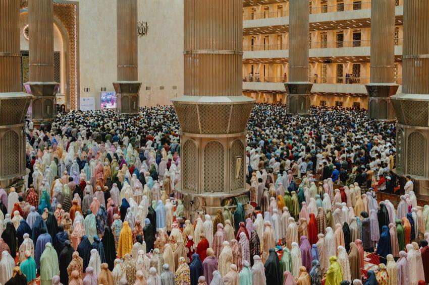 Umat muslim Indonesia sedang beribadah (pexels.com/Mohammed Alim)