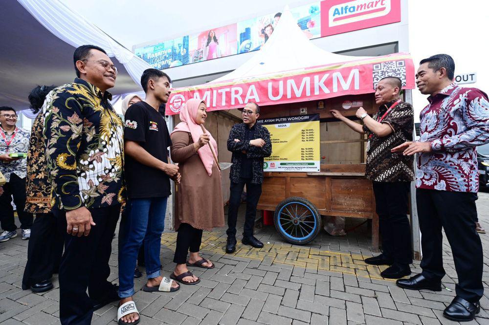 Ilustrasi Mitra UMKM Alfamart. (dok. Askrindo)