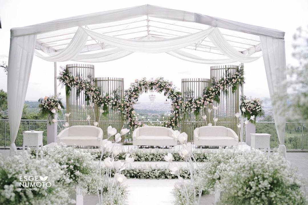 Semi Outdoor Wedding Celebrations Overlooking Bandung Magnificent View