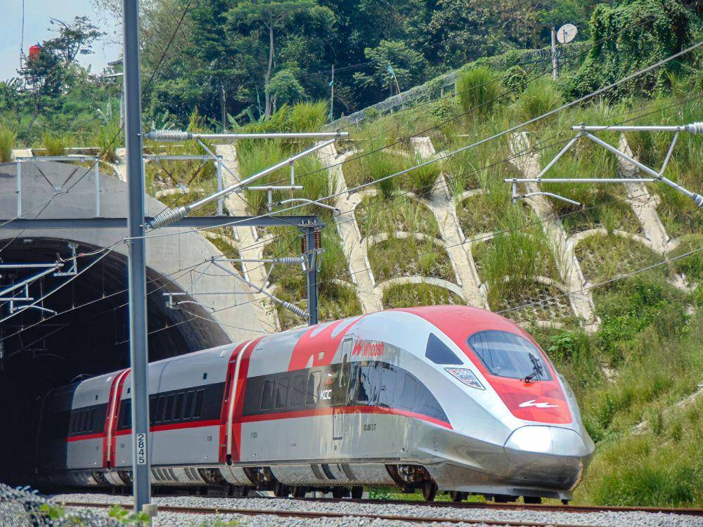 Kereta Cepat Jakarta-Bandung (KCJB) Whoosh. (dok. KCIC)