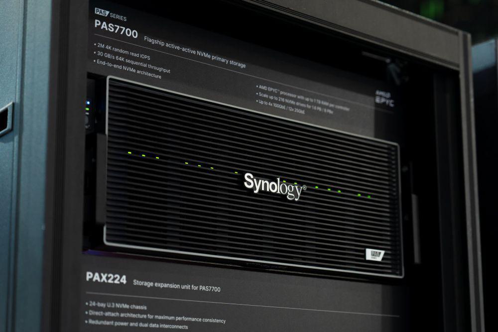 All-Flash NVMe Aktif-Aktif: PAS7700 (dok. Synology)